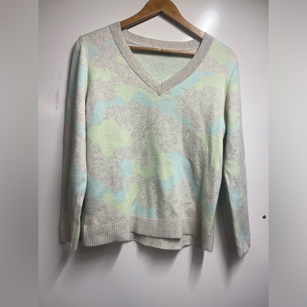 NEW Alashan Cashmere Cotton Ashlee V-neck sweater watercolour camo print xs - Picture 2 of 7